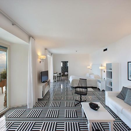 Hotel Bristol Соренто Екстериор снимка