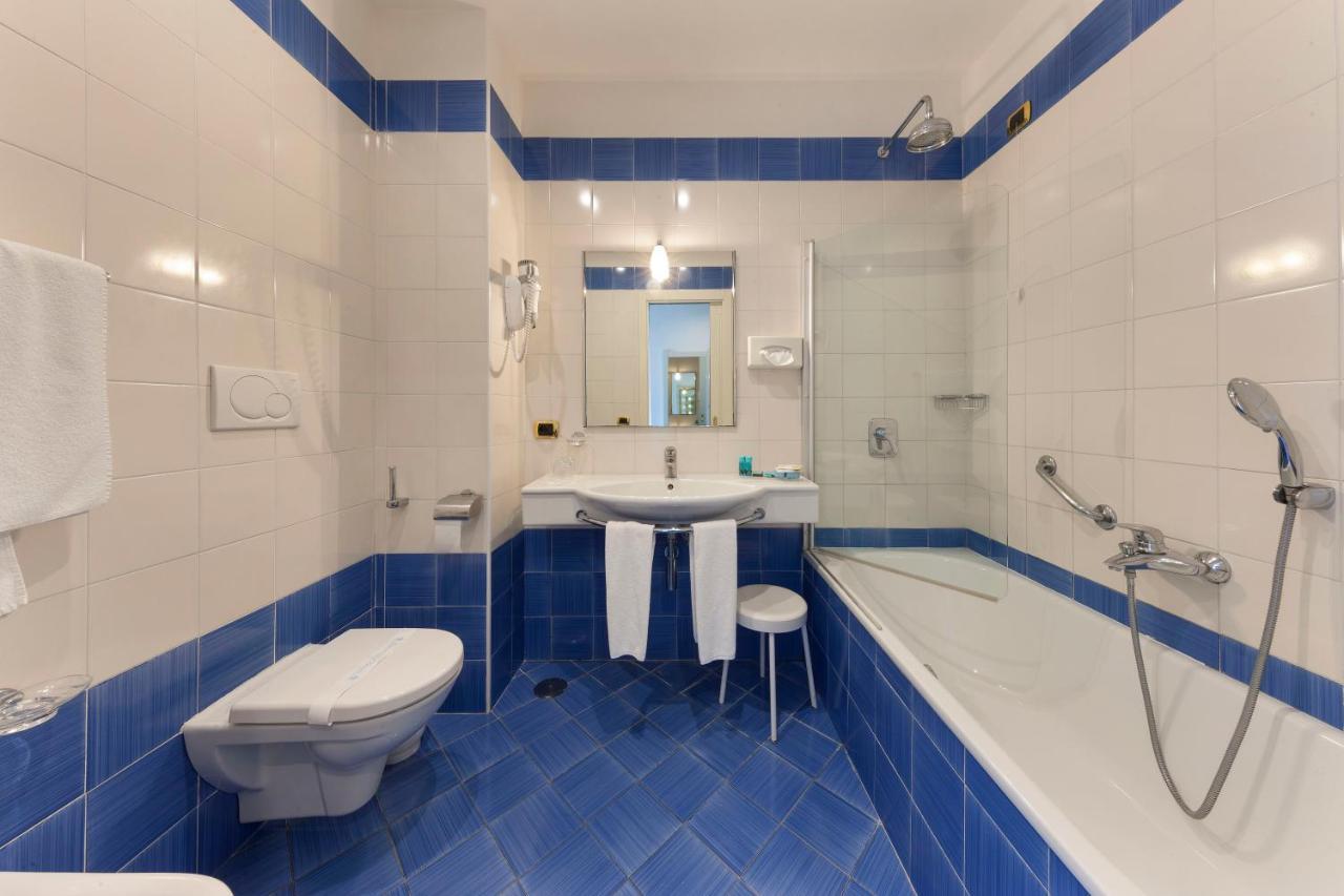 Hotel Bristol Соренто Екстериор снимка