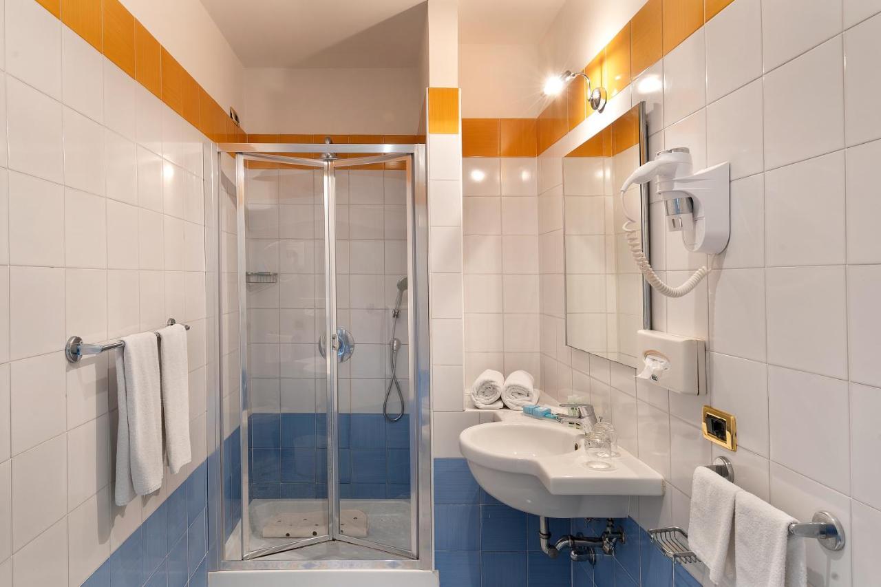 Hotel Bristol Соренто Екстериор снимка