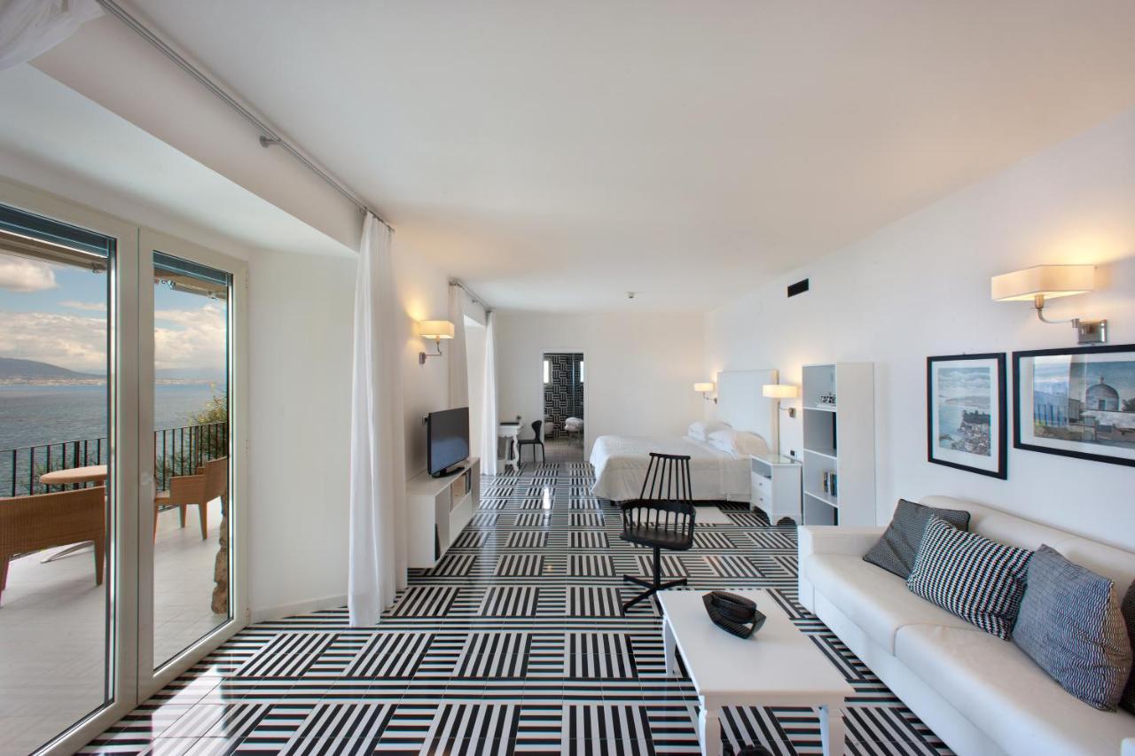 Hotel Bristol Соренто Екстериор снимка