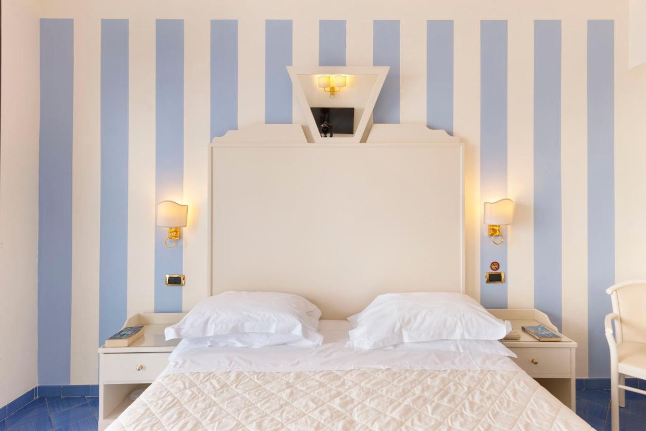 Hotel Bristol Соренто Екстериор снимка