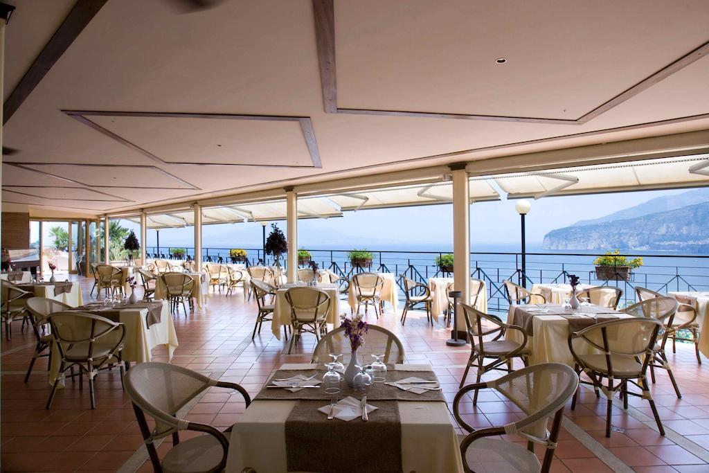 Hotel Bristol Соренто Екстериор снимка