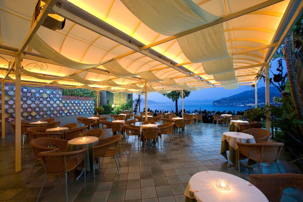 Hotel Bristol Соренто Екстериор снимка