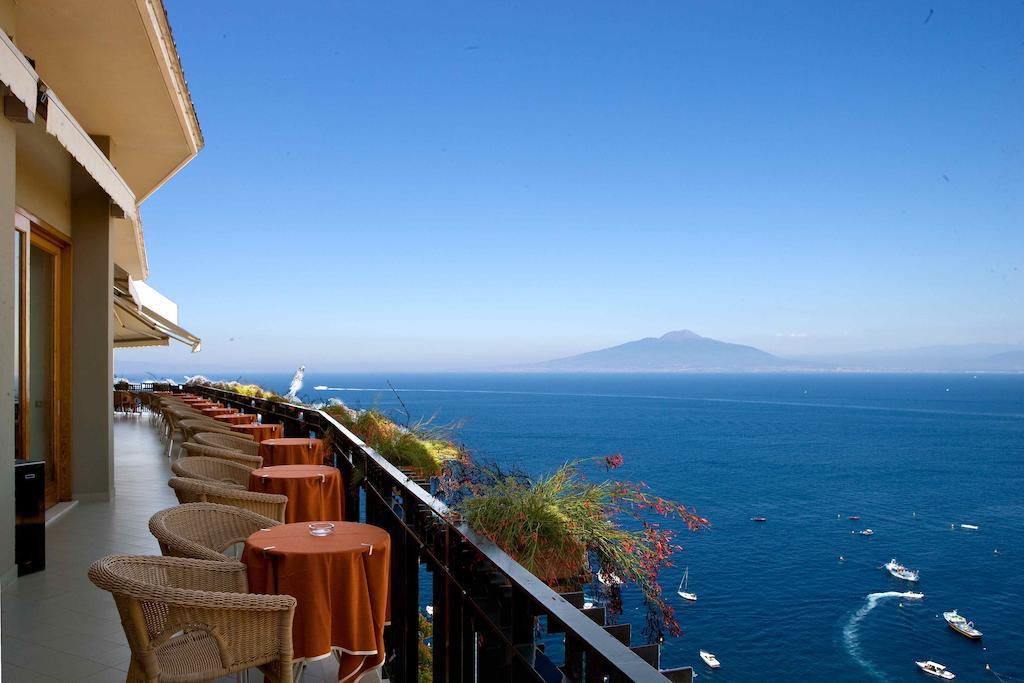Hotel Bristol Соренто Екстериор снимка