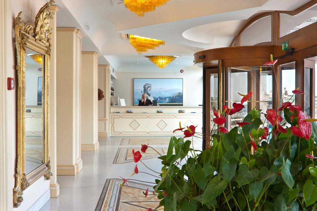 Hotel Bristol Соренто Екстериор снимка