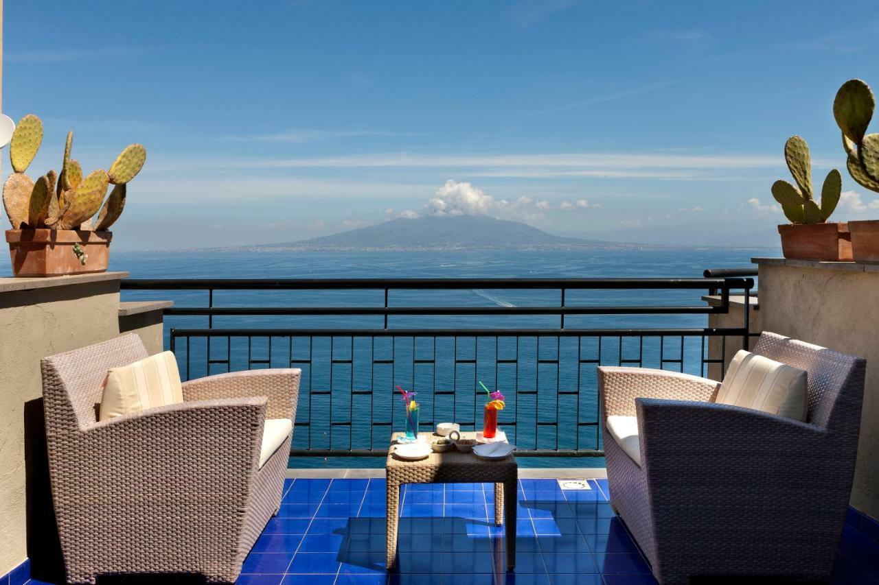 Hotel Bristol Соренто Екстериор снимка