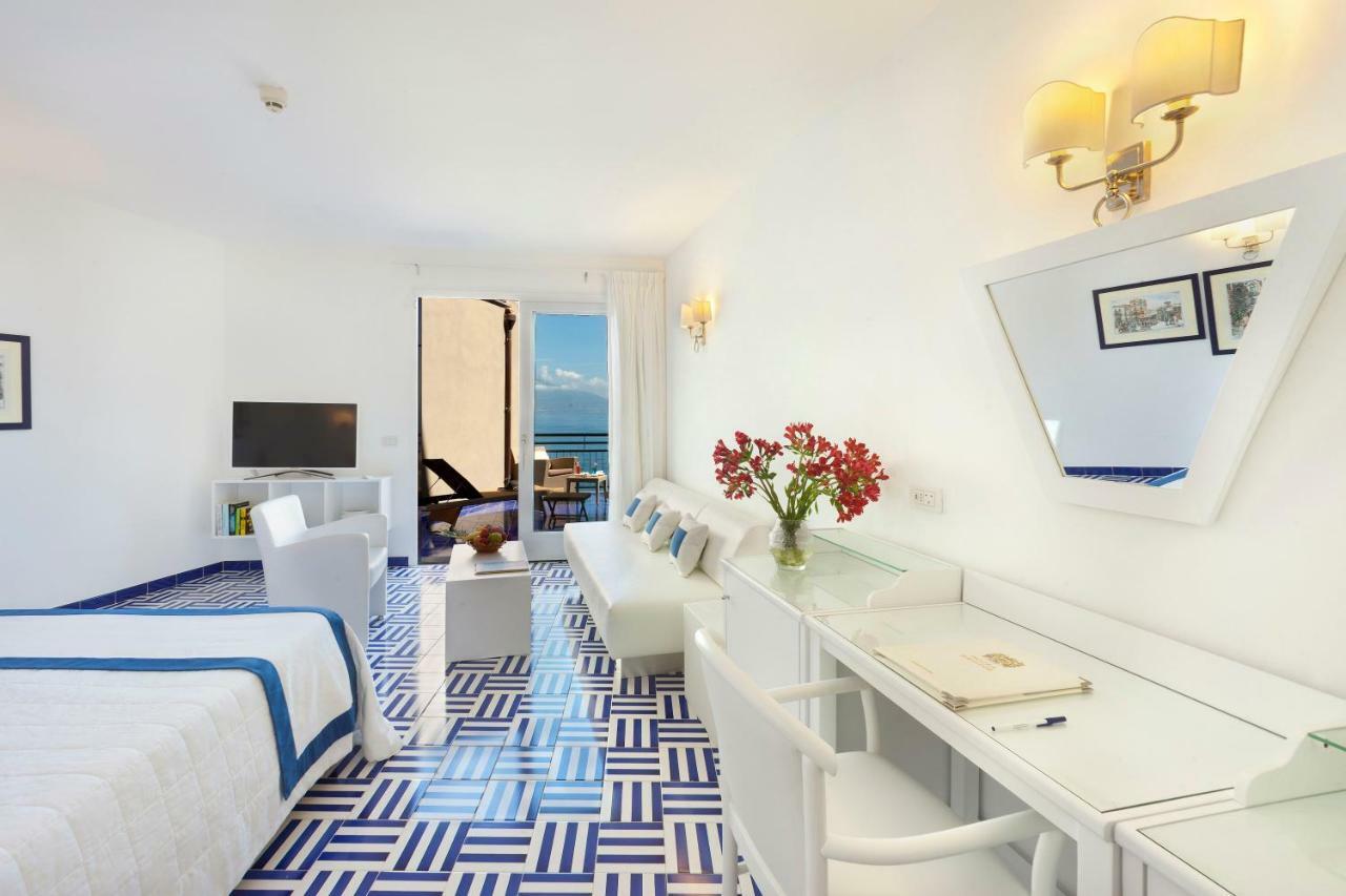 Hotel Bristol Соренто Екстериор снимка