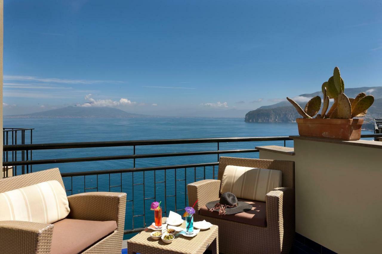 Hotel Bristol Соренто Екстериор снимка