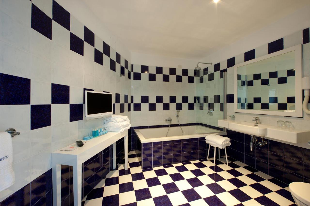Hotel Bristol Соренто Екстериор снимка