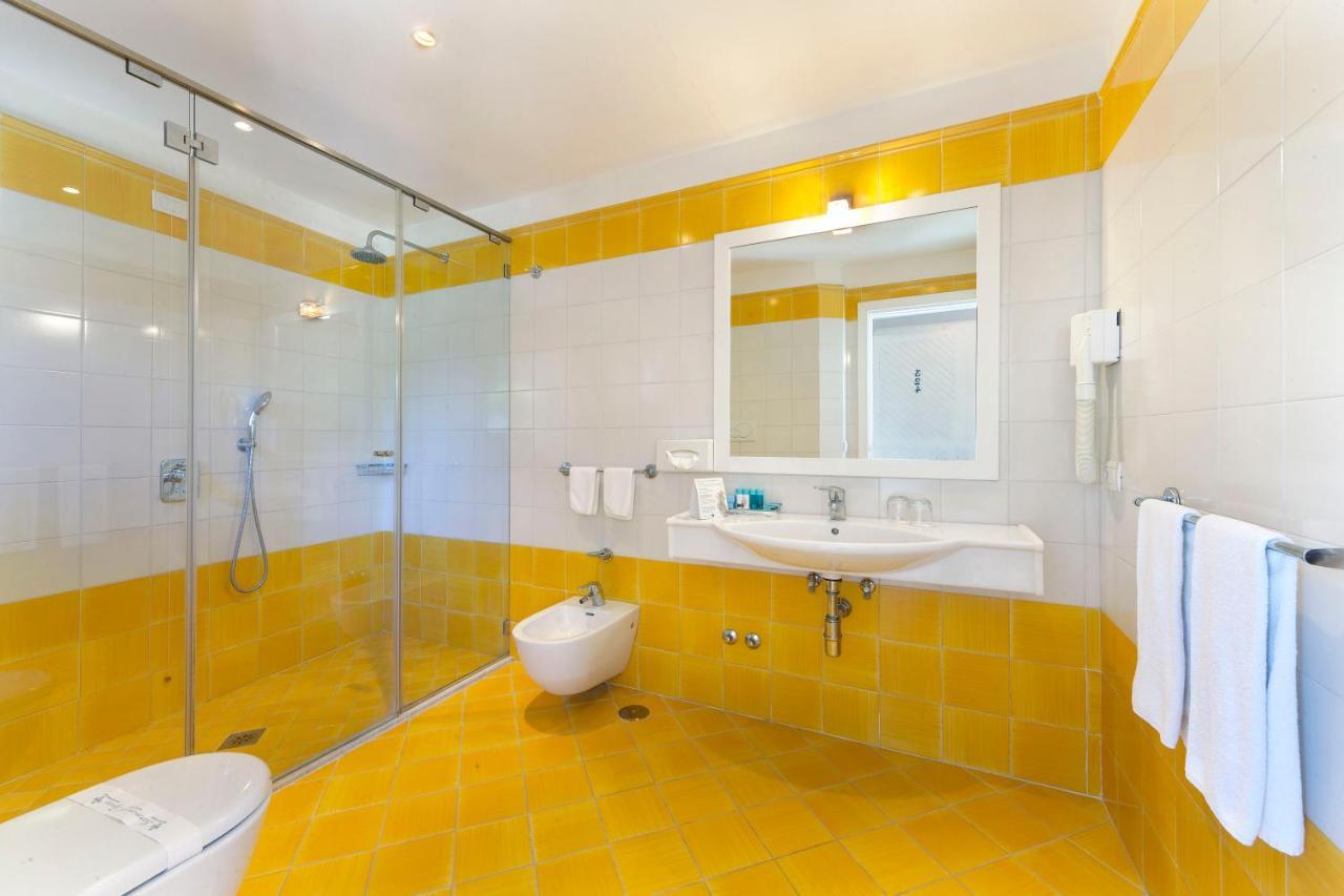 Hotel Bristol Соренто Екстериор снимка