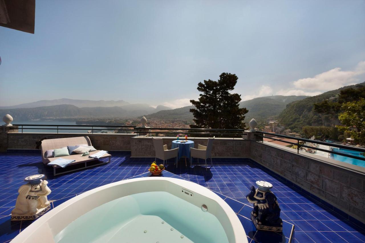 Hotel Bristol Соренто Екстериор снимка