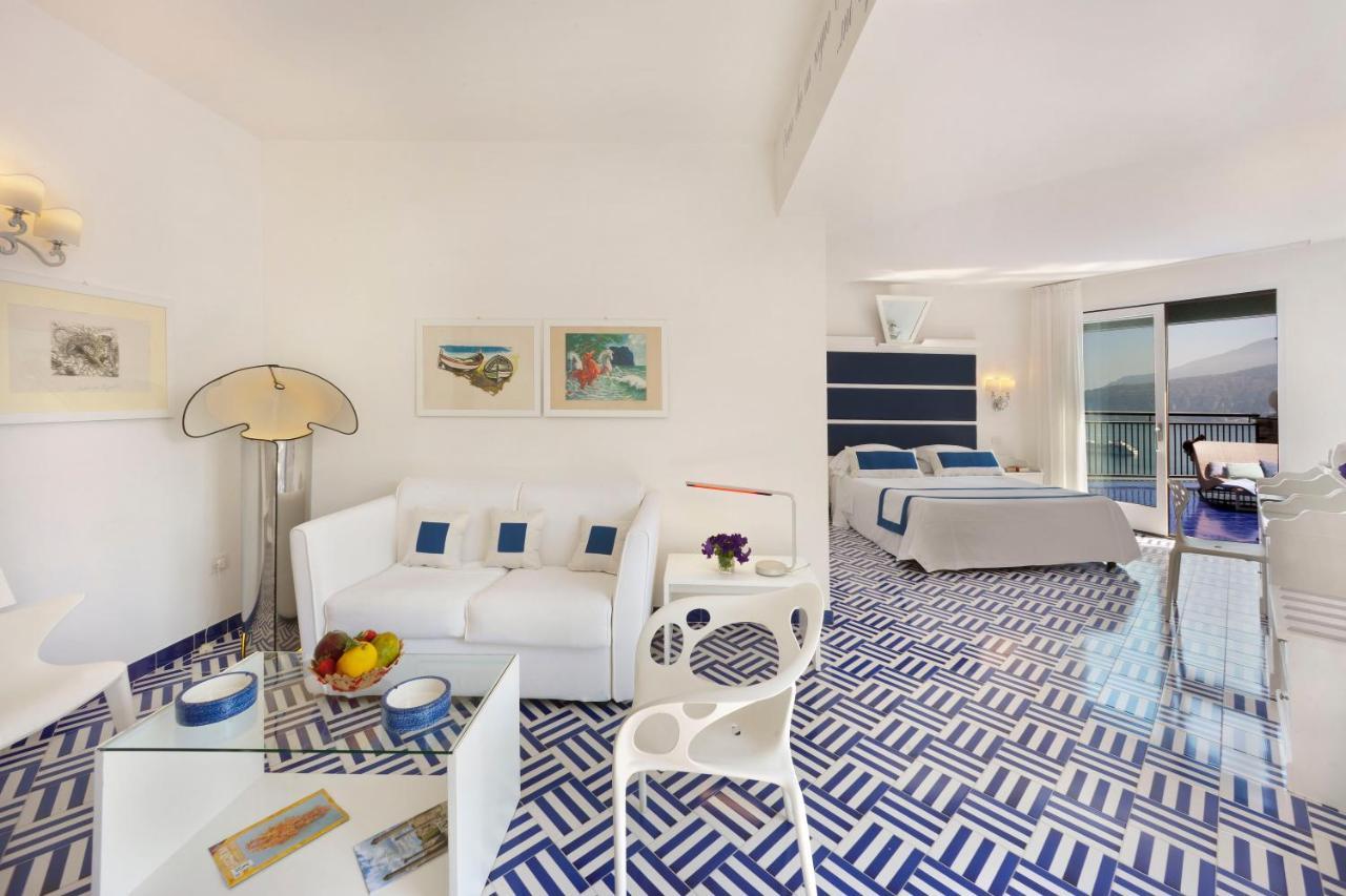 Hotel Bristol Соренто Екстериор снимка