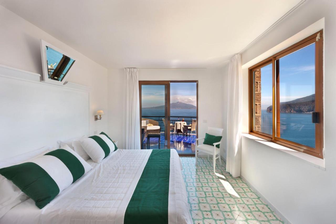 Hotel Bristol Соренто Екстериор снимка